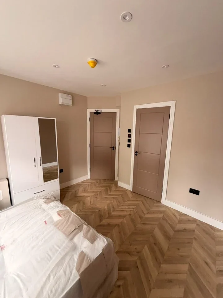 Flat Conway Crescent in Greater London