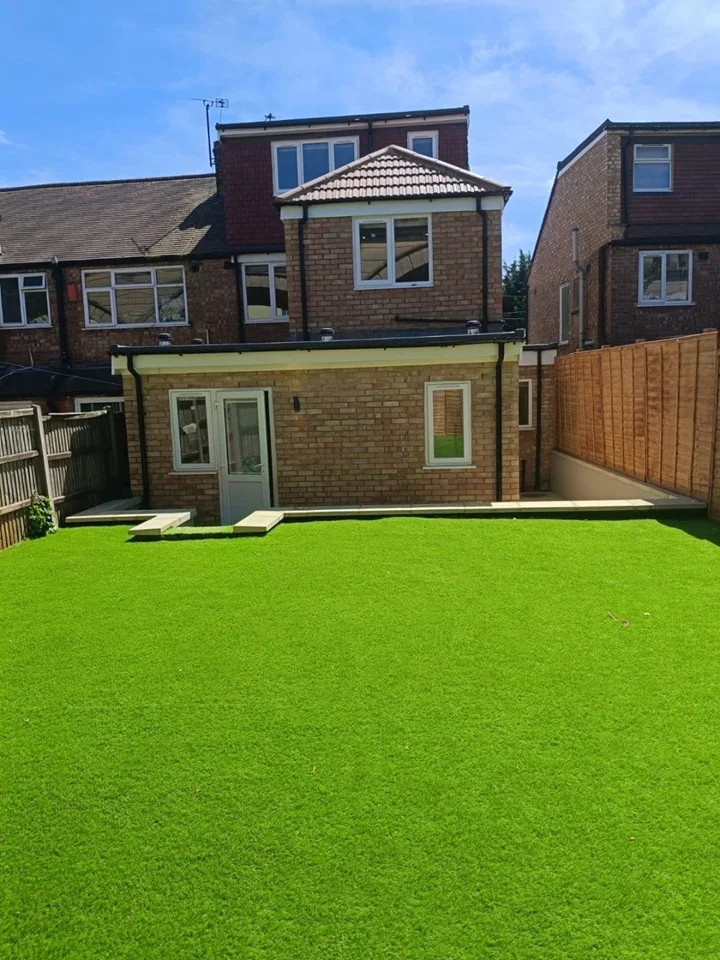 Flat Conway Crescent in Greater London
