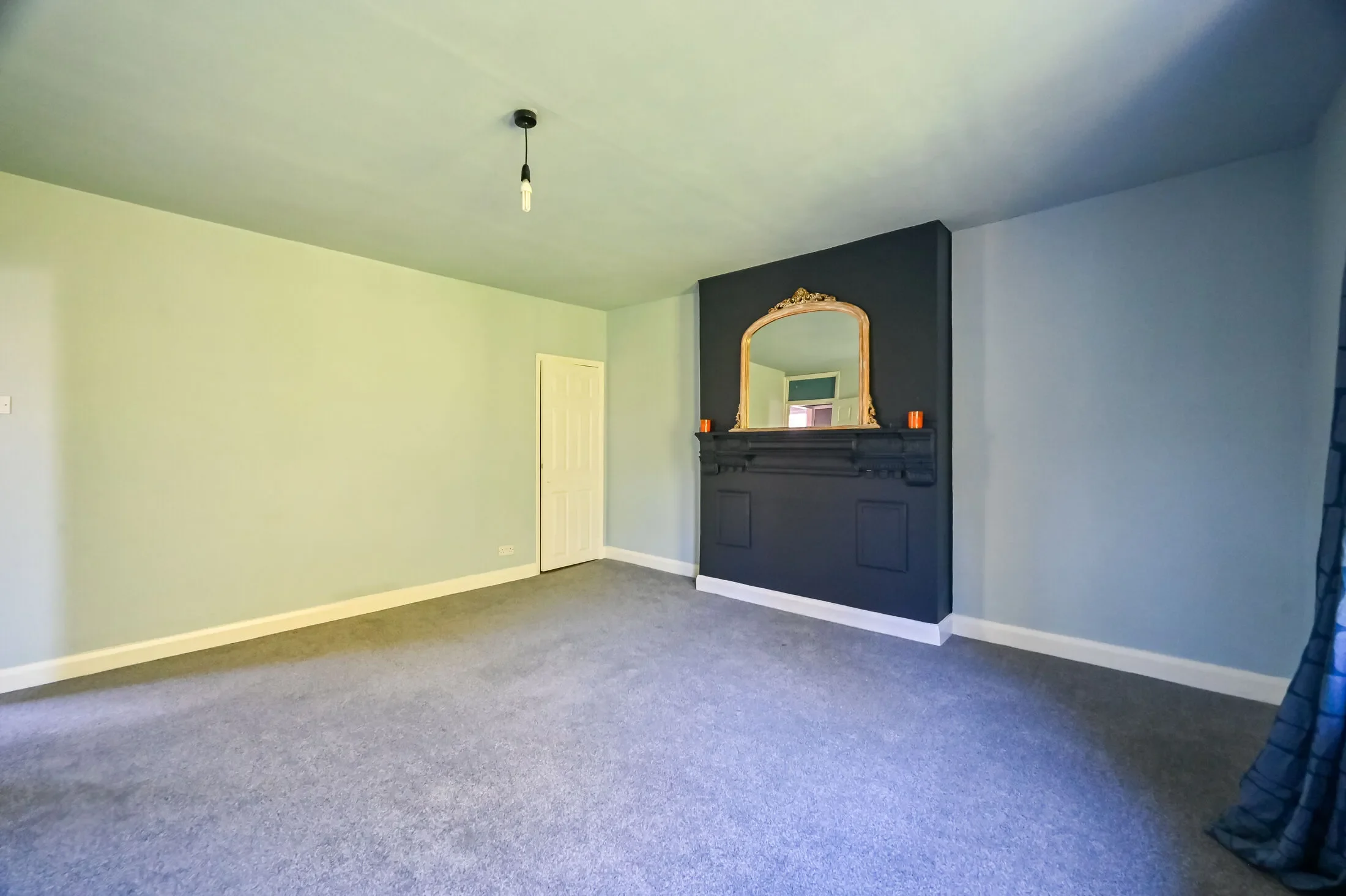 Flat Hillmarton Road in Greater London