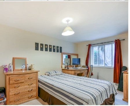 Flat Marksbury Avenue in Greater London