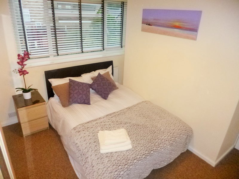 Room Mungo Park Way in Greater London