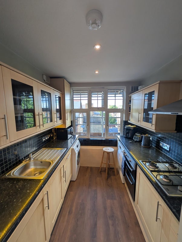 Flat Thorncliffe Road in Greater London