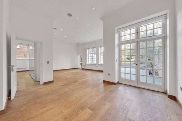 Flat Bracknell Gardens in Greater London