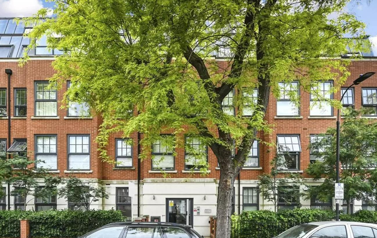 Flat Wolverton Gardens in Greater London