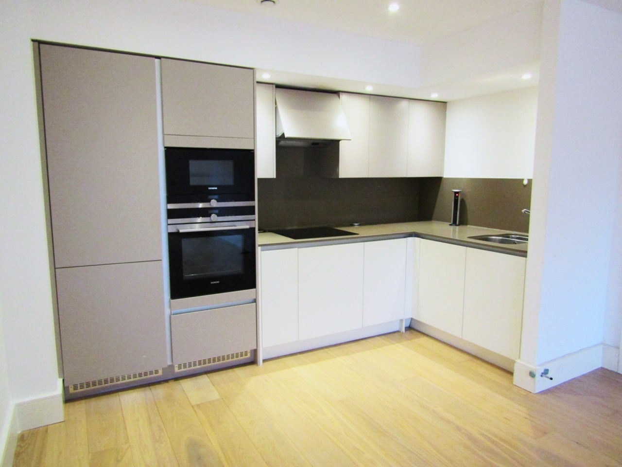 Flat Wolverton Gardens in Greater London