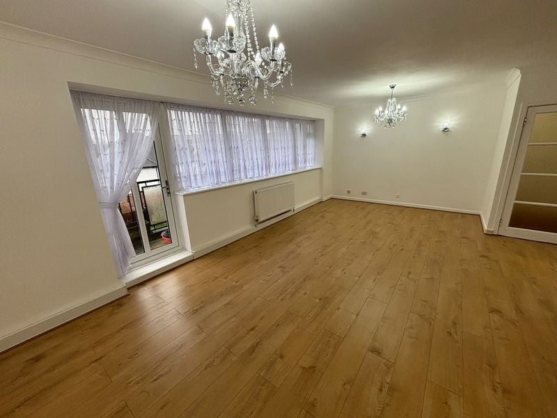 Flat Jesmond Way in Greater London