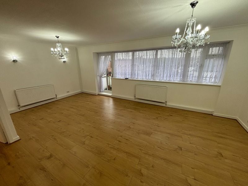 Flat Jesmond Way in Greater London