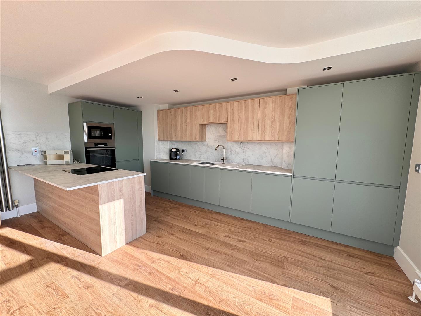 Flat Crowstone Avenue in Southend-on-Sea