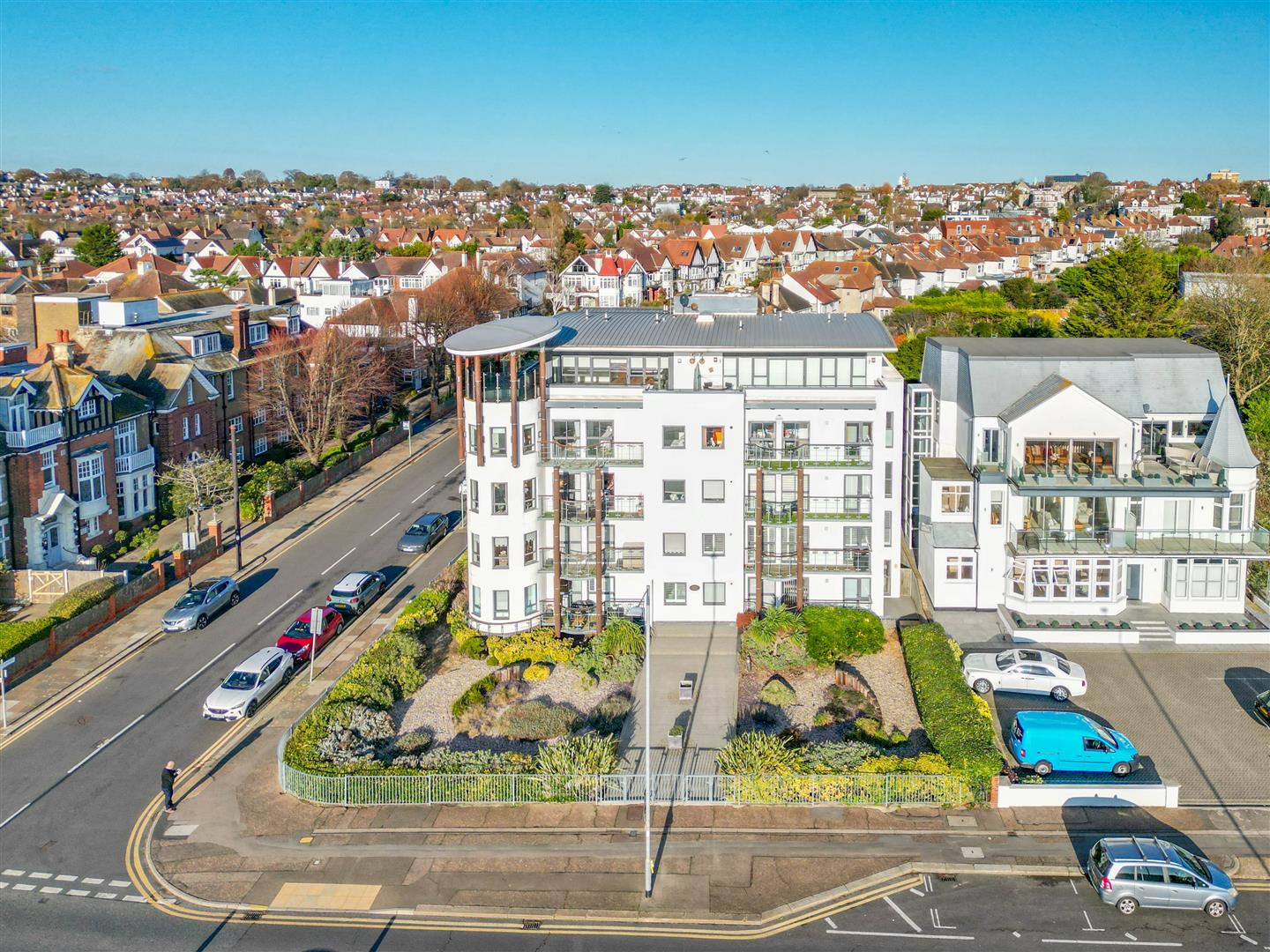 Flat Crowstone Avenue in Southend-on-Sea