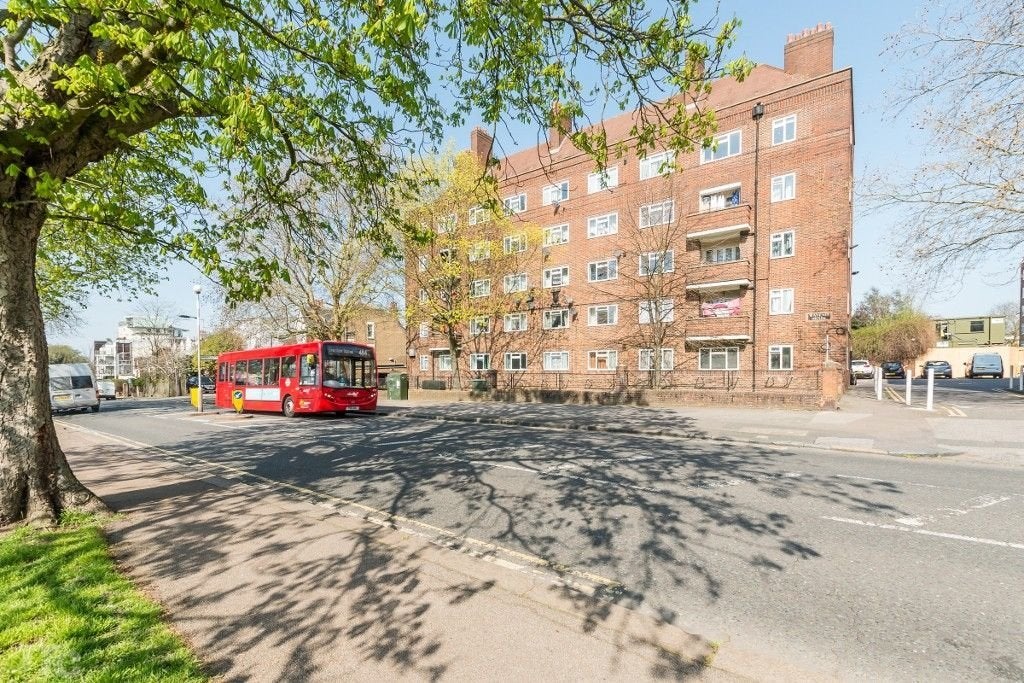 Flat Peckham Rye in Greater London