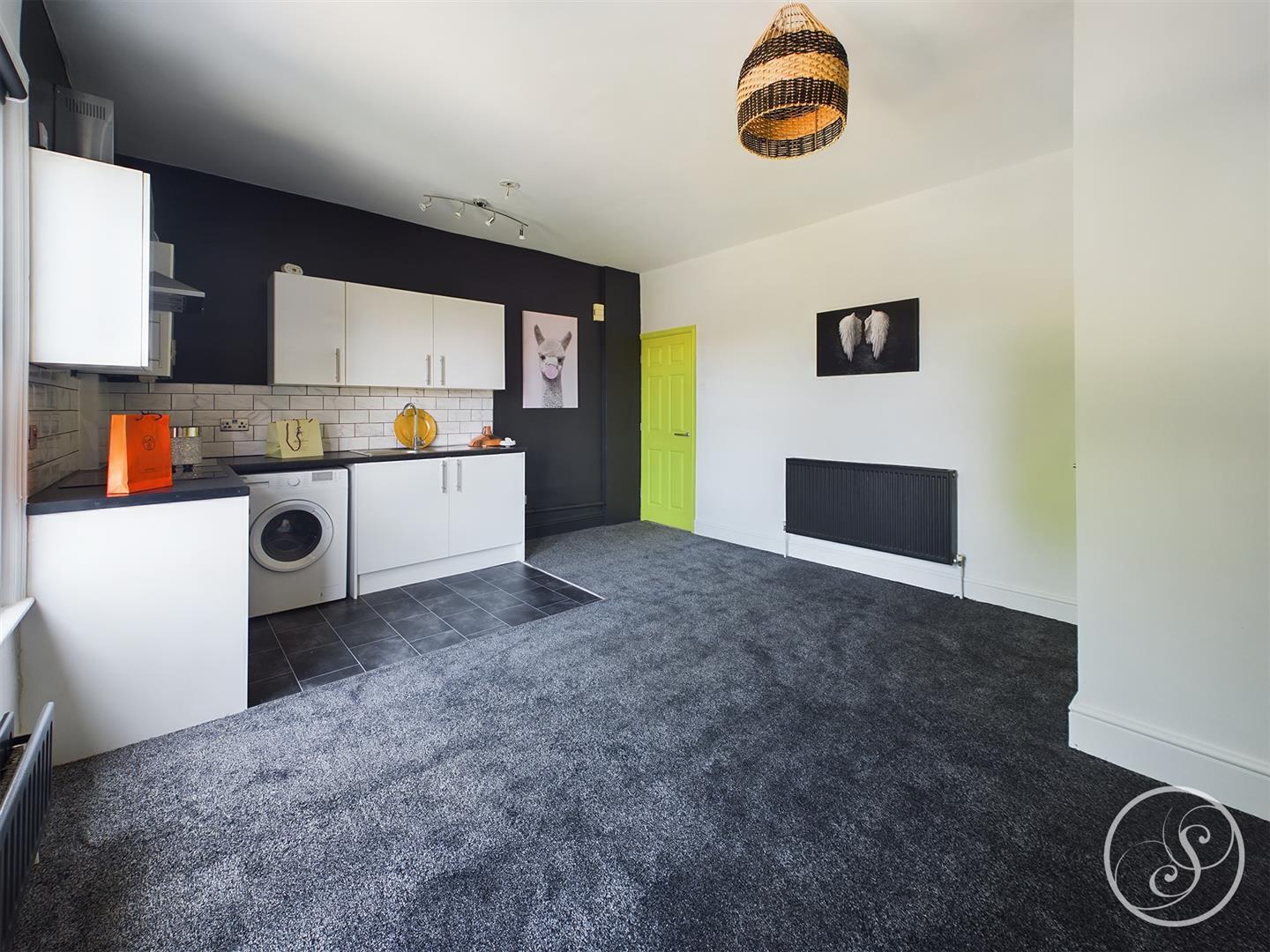 Flat Chestnut Avenue in Leeds