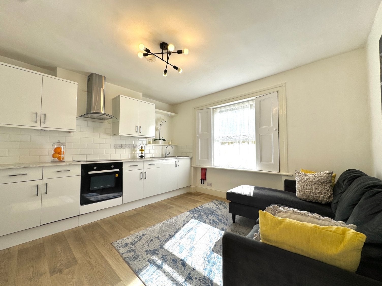 Flat Eastlake Road in Greater London
