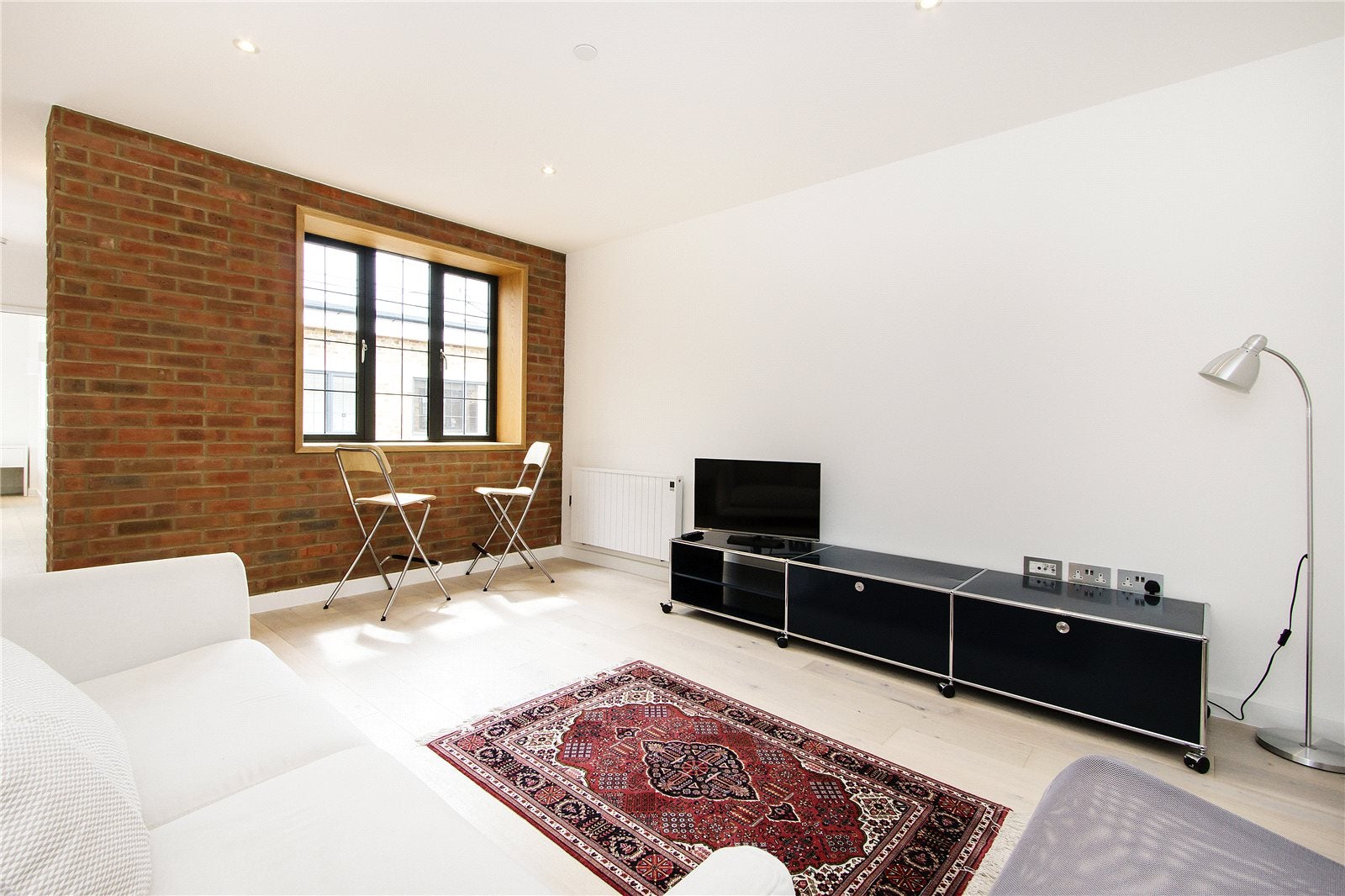 Flat St James's Road in Greater London
