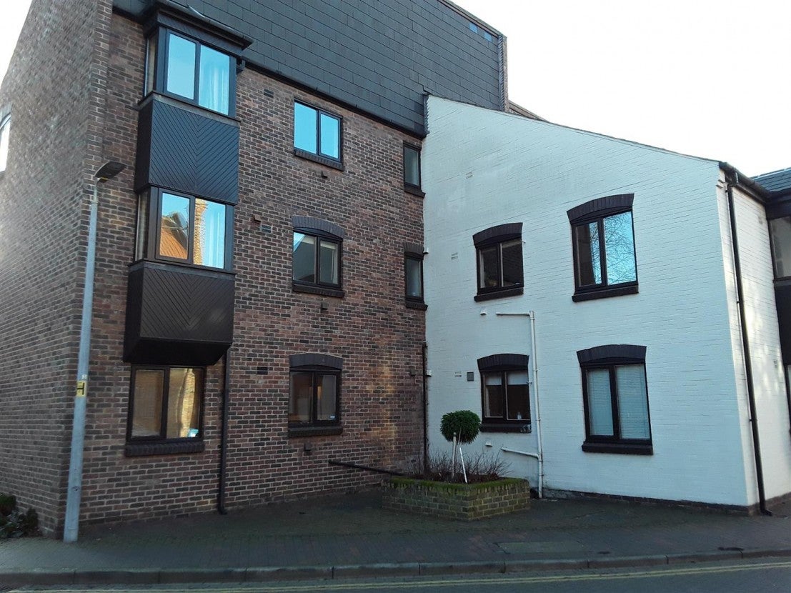 Flat Grammar School Yard in Hull