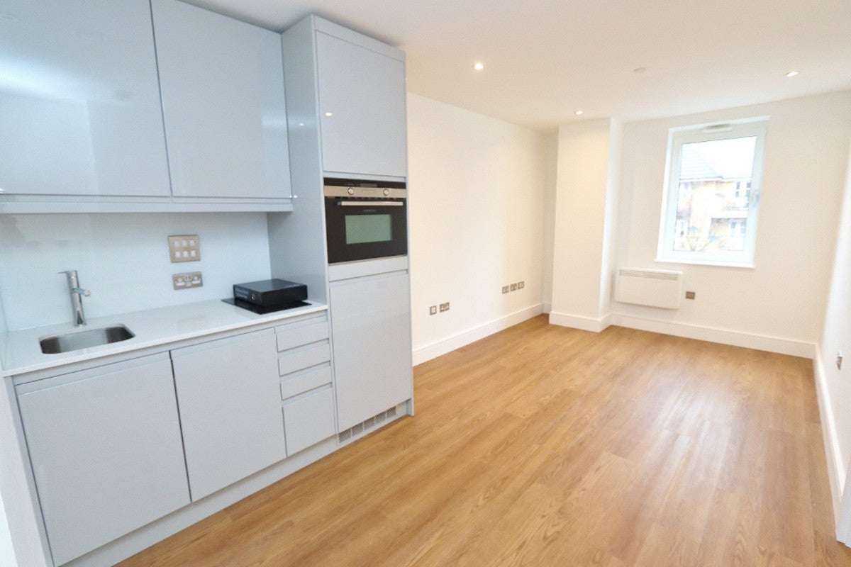 Flat London Road in Greater London