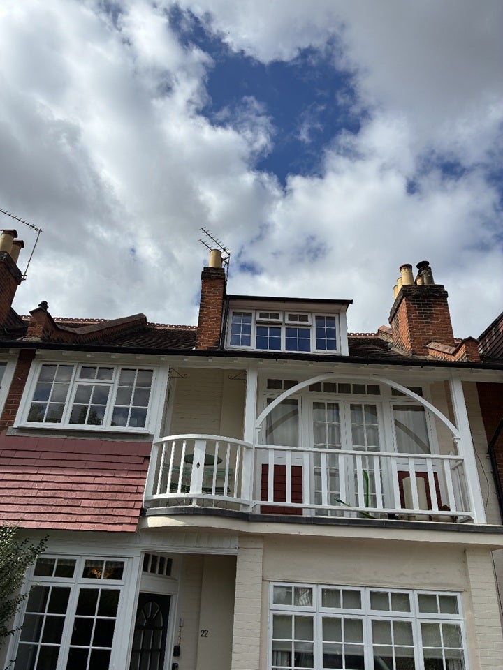 Flat Elmer's Drive in Greater London