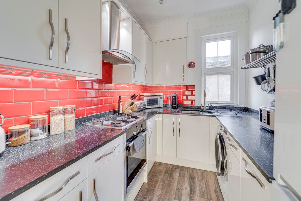 Flat Belmont Avenue in Greater London
