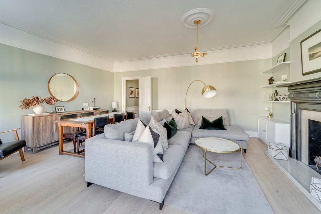 Flat Belmont Avenue in Greater London