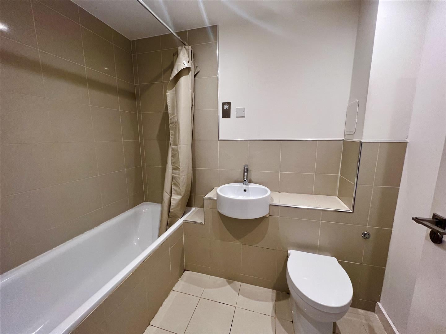 Flat Pemdevon Road in Greater London