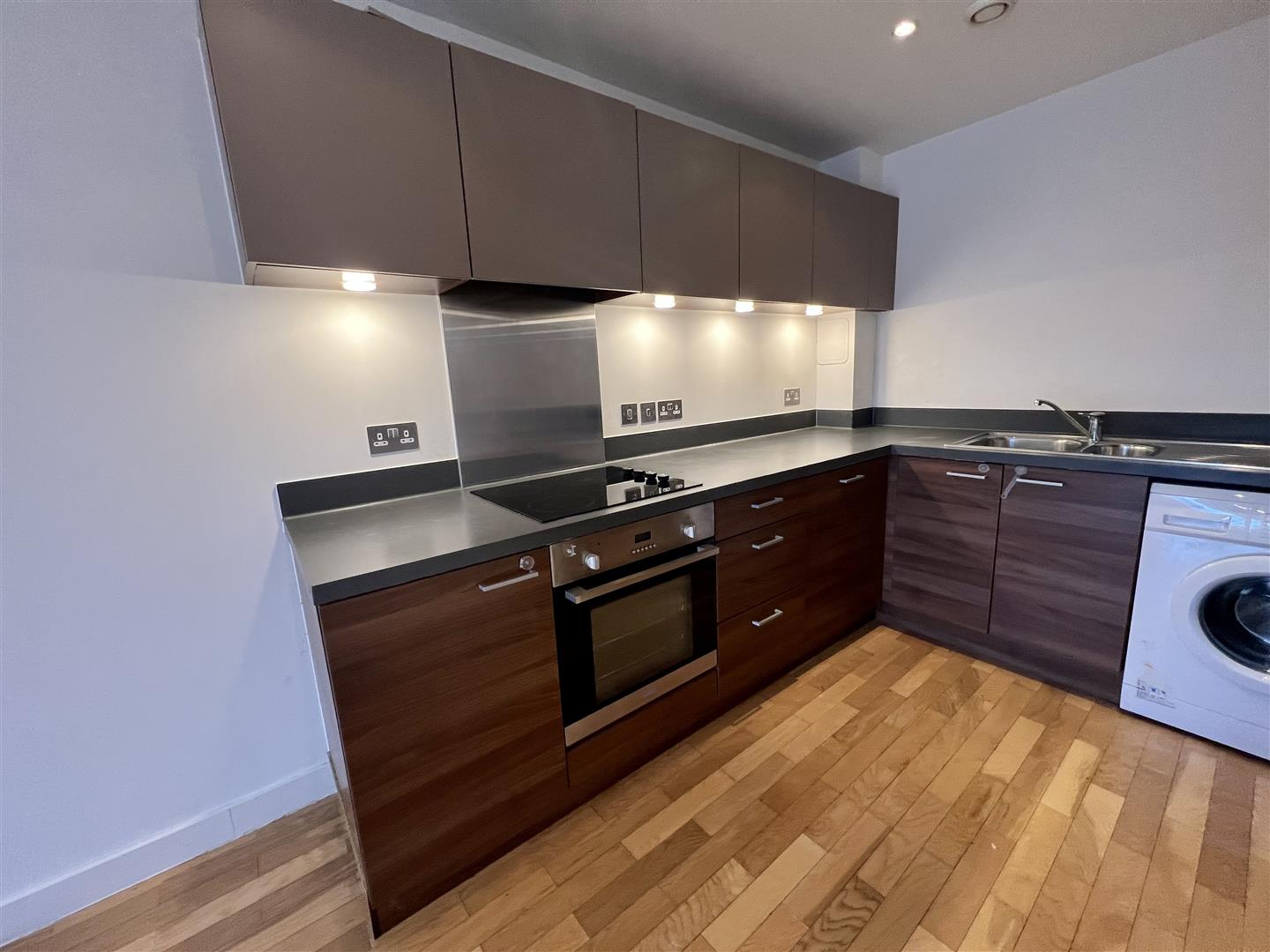 Flat Pemdevon Road in Greater London