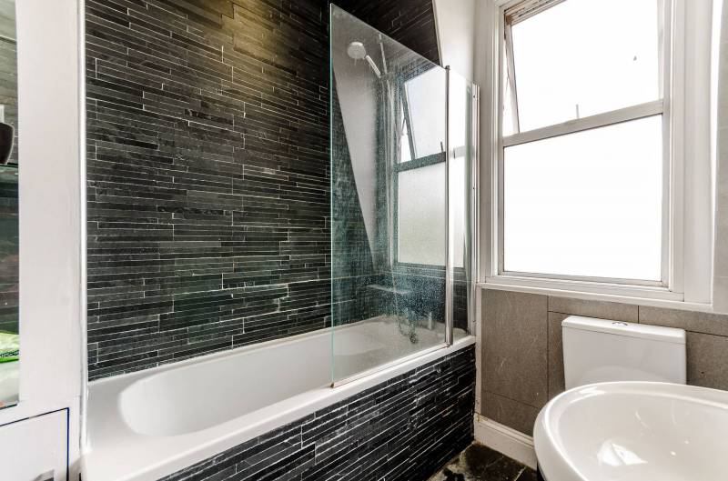 Room Ringford Road in Greater London