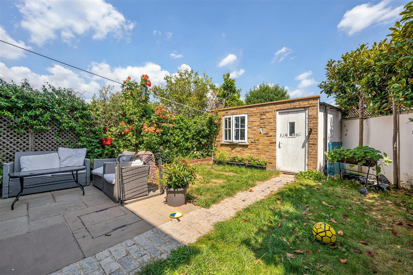 House Garth Close in Greater London