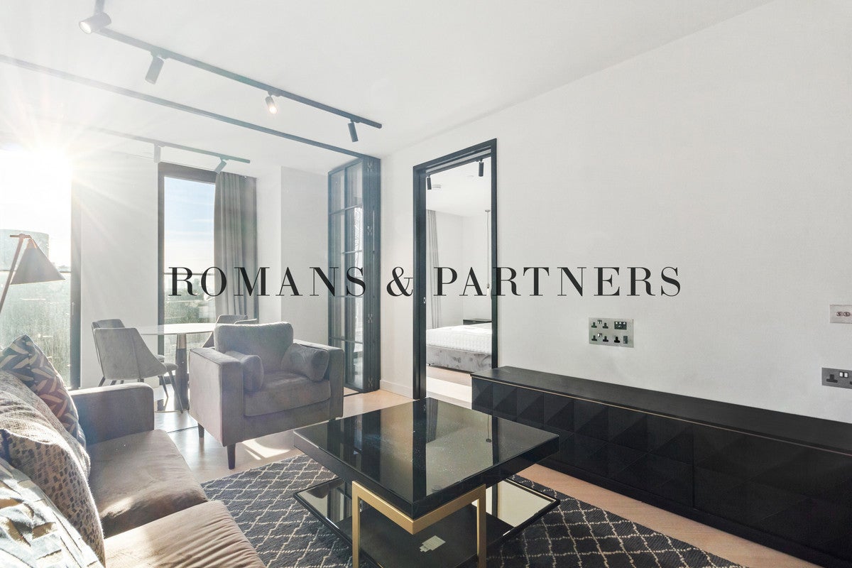 Flat Crown Place in Greater London