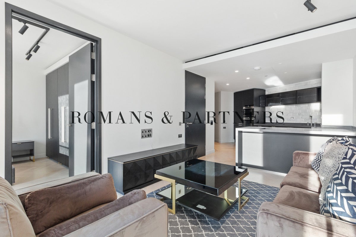 Flat Crown Place in Greater London