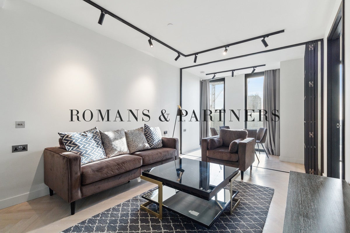 Flat Crown Place in Greater London