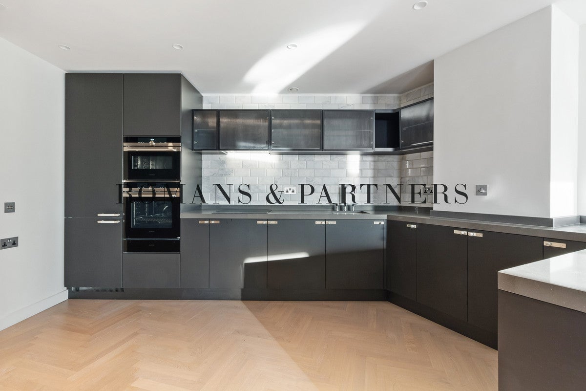 Flat Crown Place in Greater London