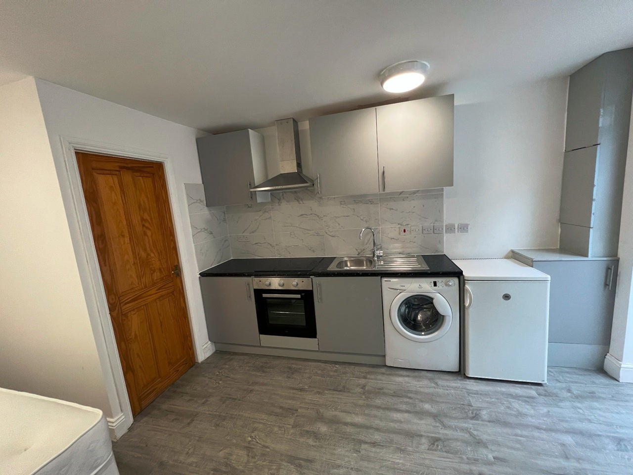 Flat Riffel Road in Greater London