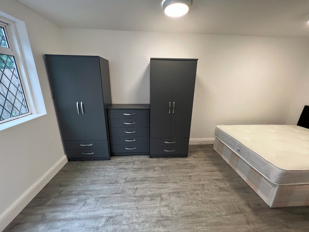Flat Riffel Road in Greater London