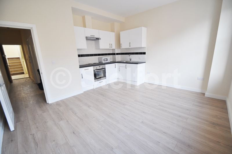 Flat Holloway Road in Greater London