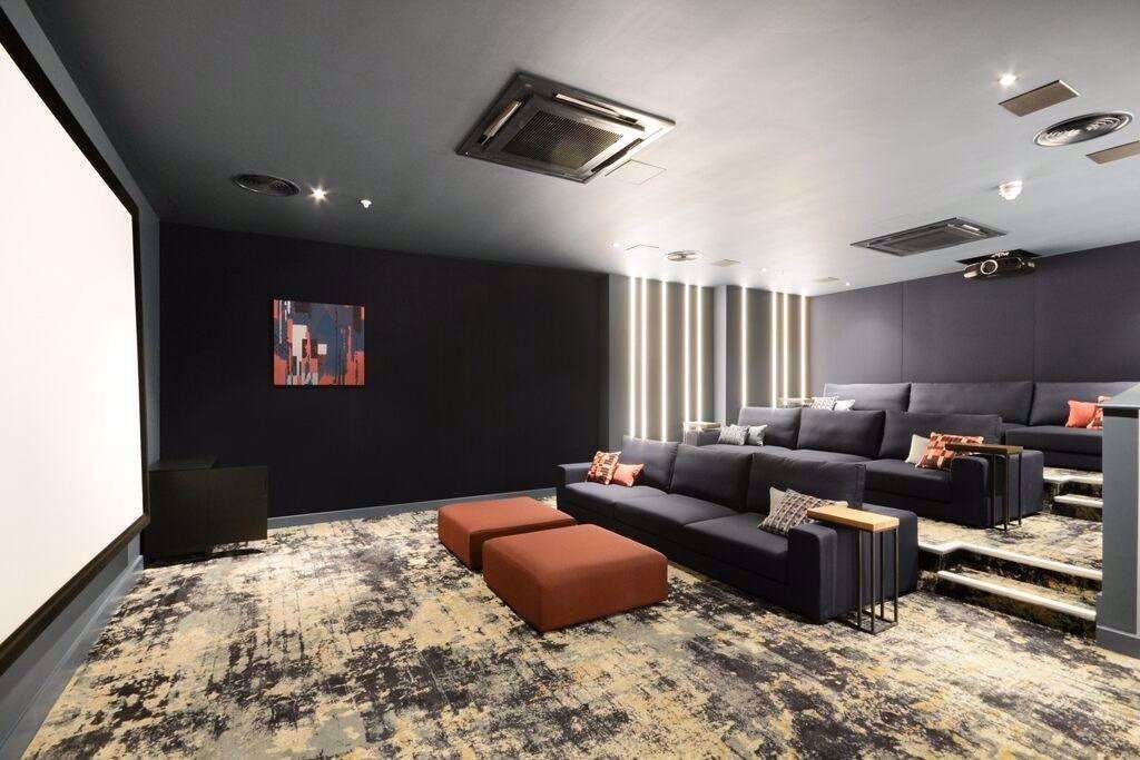 Flat Tapestry Way in Greater London