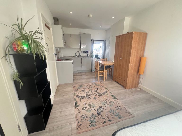 Flat Napier Road in Greater London