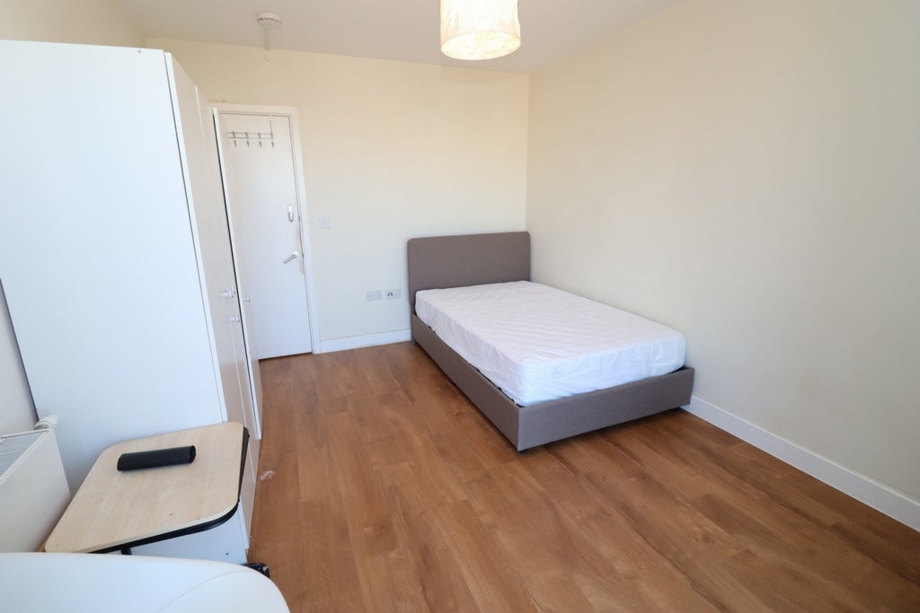 Room Globe Road in Greater London