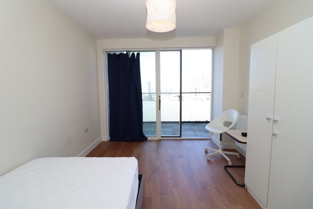 Room Globe Road in Greater London