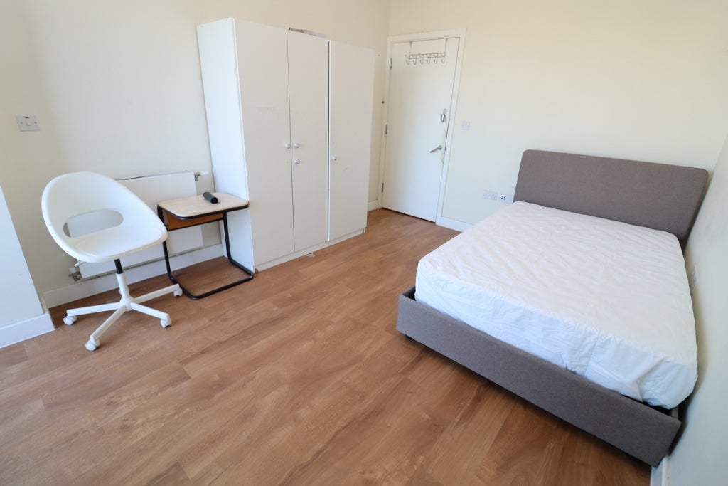 Room Globe Road in Greater London