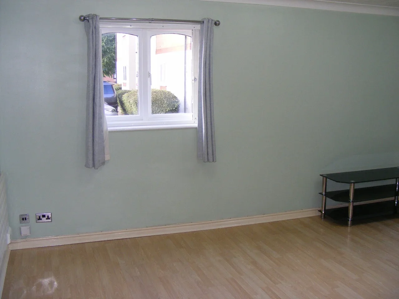 Flat Longfield Drive in Greater London