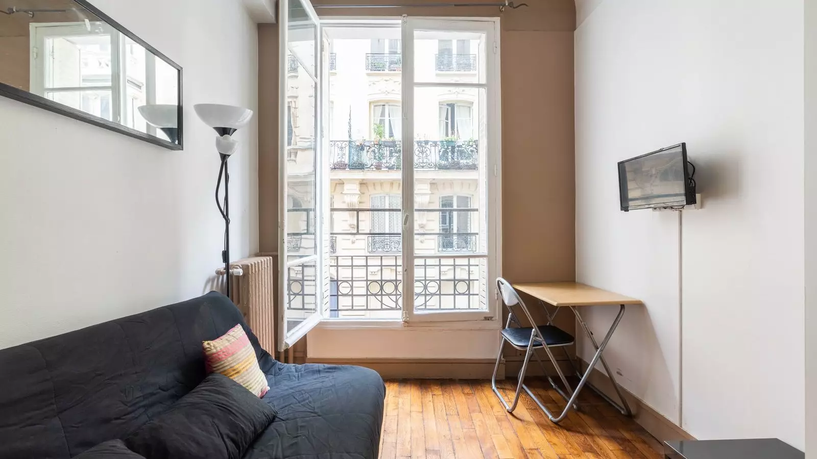 Flat Rue de Lévis in Paris