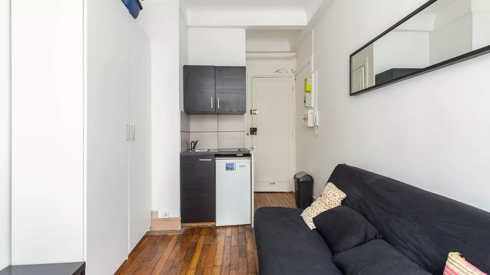 Flat Rue de Lévis in Paris