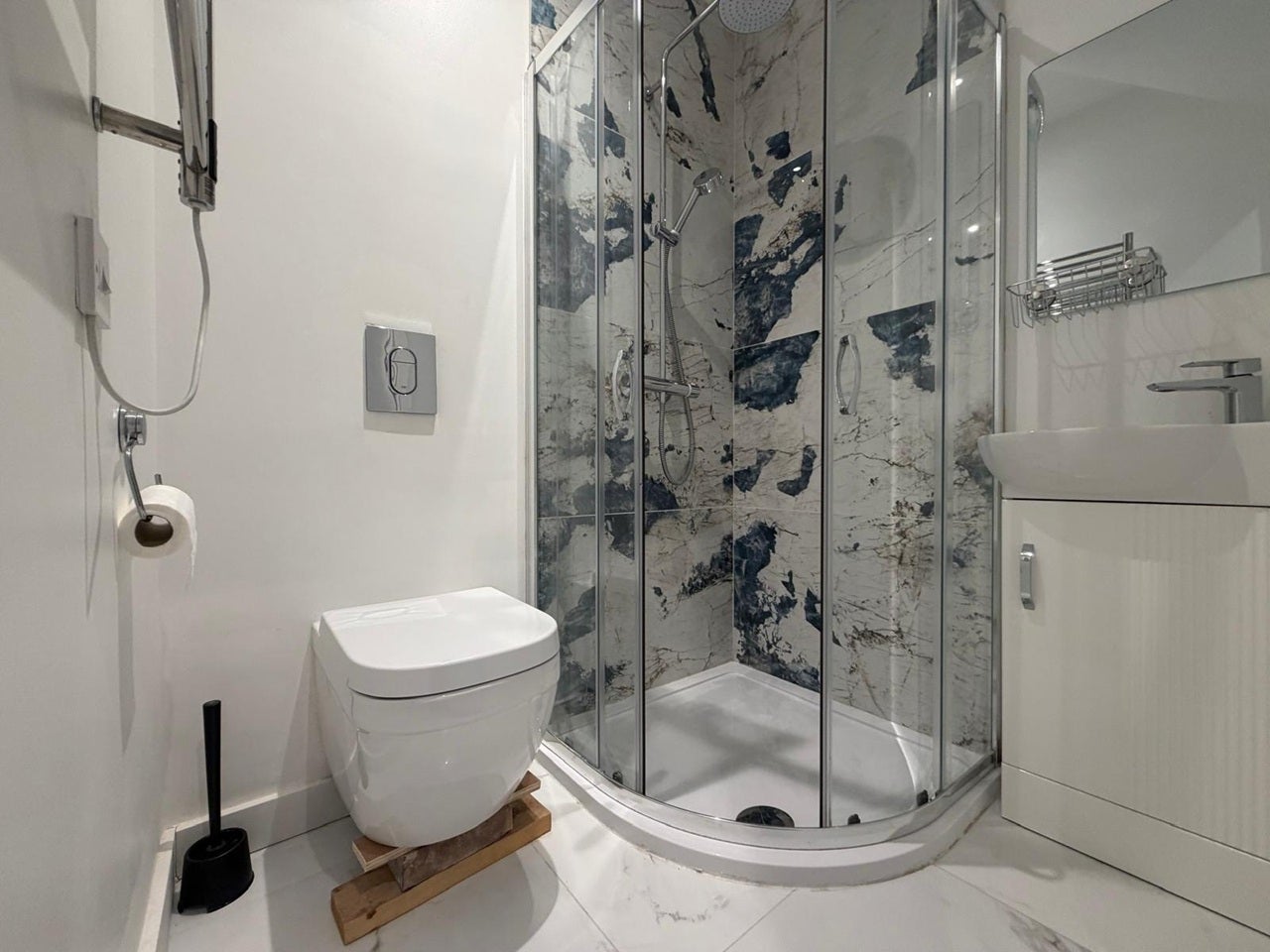 Flat Bond Street in Greater London