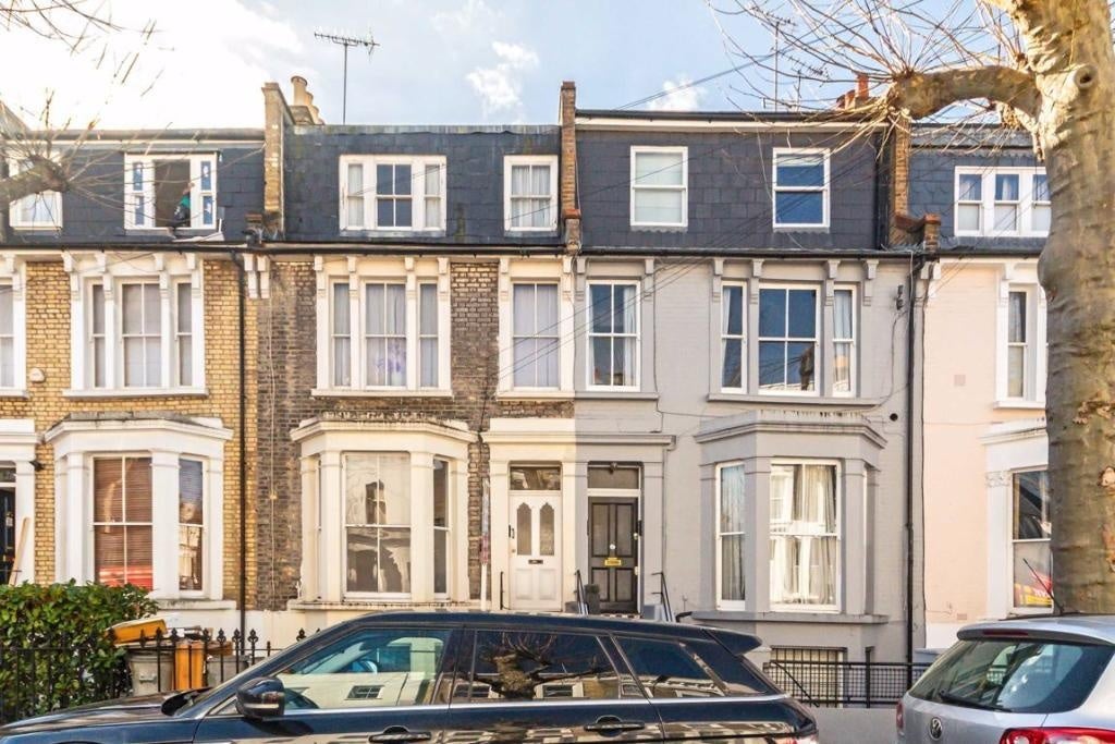 Flat Barclay Road in Greater London