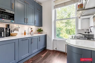 Flat Fordwych Road in London