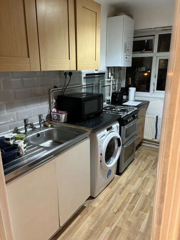 Room Manor Place in Greater London