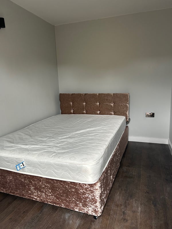 Room Pearce Road in Maidenhead