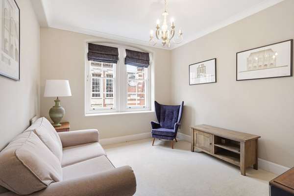 Flat Ambrosden Avenue in City of Westminster