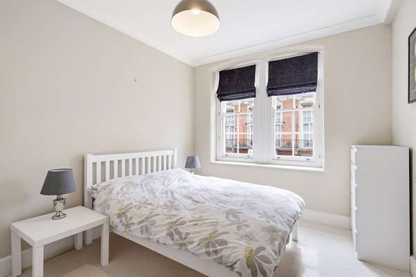 Flat Ambrosden Avenue in City of Westminster