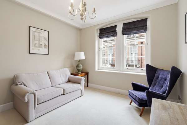 Flat Ambrosden Avenue in City of Westminster
