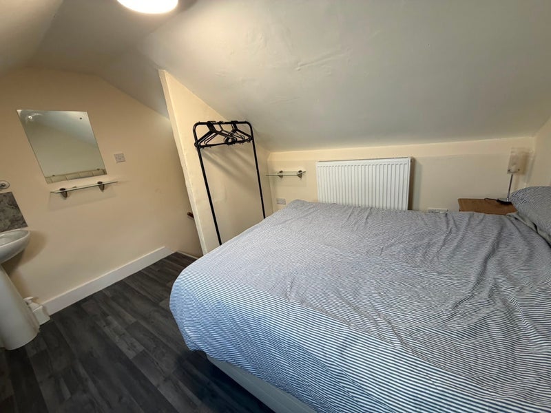 Room Salisbury Road in Greater London